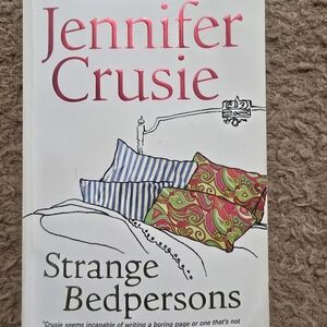 4/$12 Jennifer Crusie 'Strange Bedpersons' Book